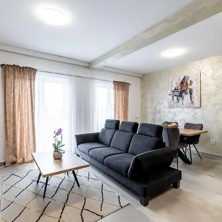 Nikol Apartman